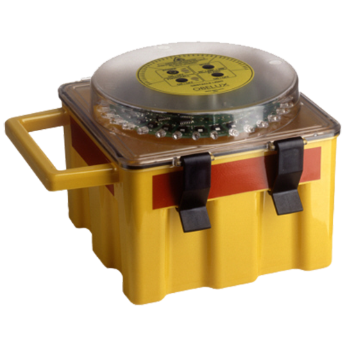 Red obstruction light. GPS receiver for flash synchronisation.